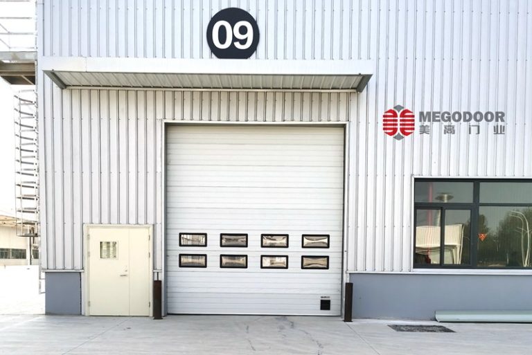 有CE認(rèn)證的提升門(mén),出口與高標(biāo)準(zhǔn)項(xiàng)目的首選縮略圖 有CE認(rèn)證的提升門(mén),出口與高標(biāo)準(zhǔn)項(xiàng)目的首選縮略圖