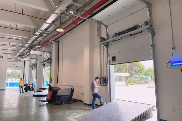 南京保溫工業(yè)提升門插圖 微信圖片_20210716130457_副本.jpg